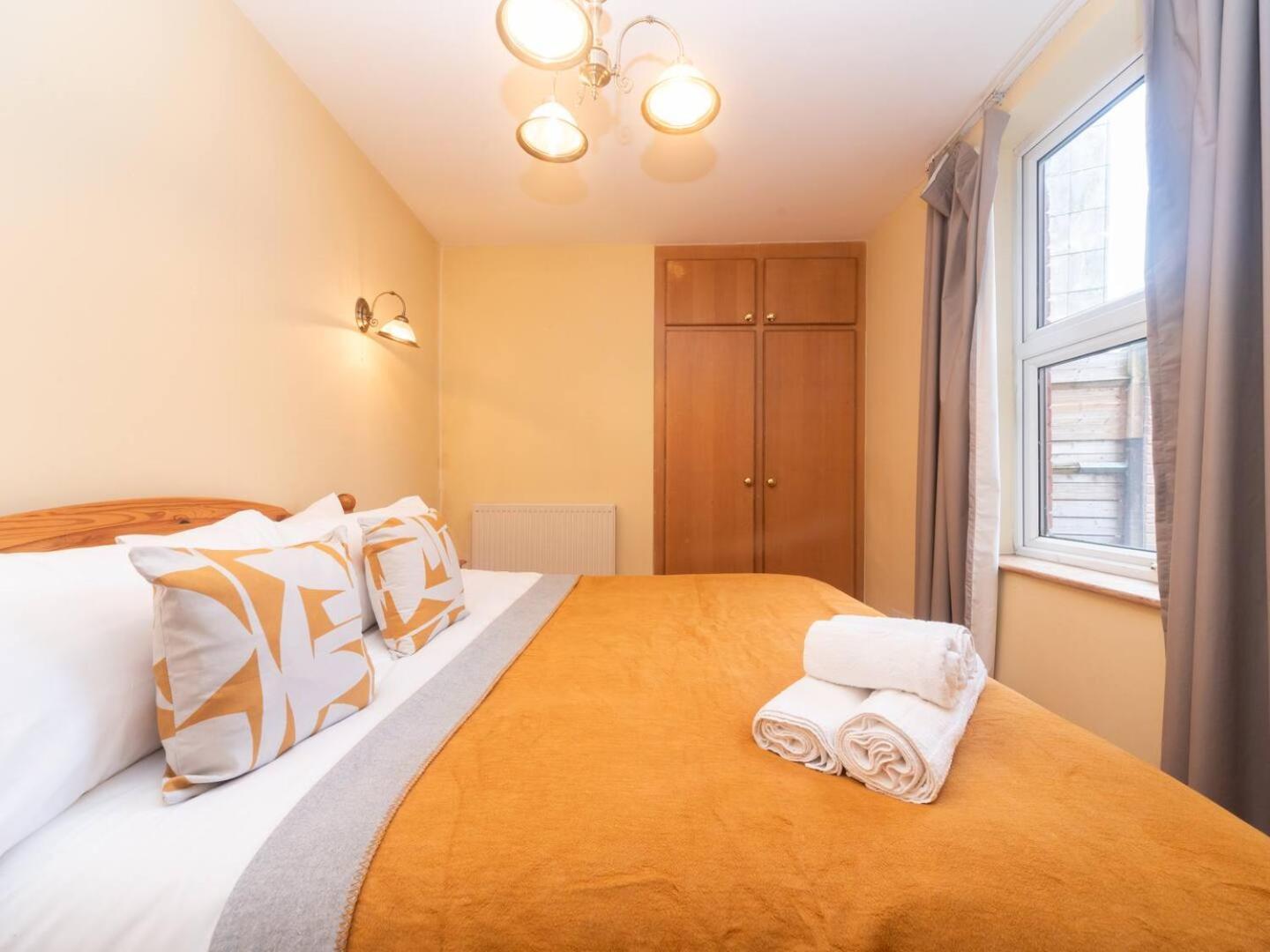 Apartamento Garden Flat With A Heath Views & Skyline Londres