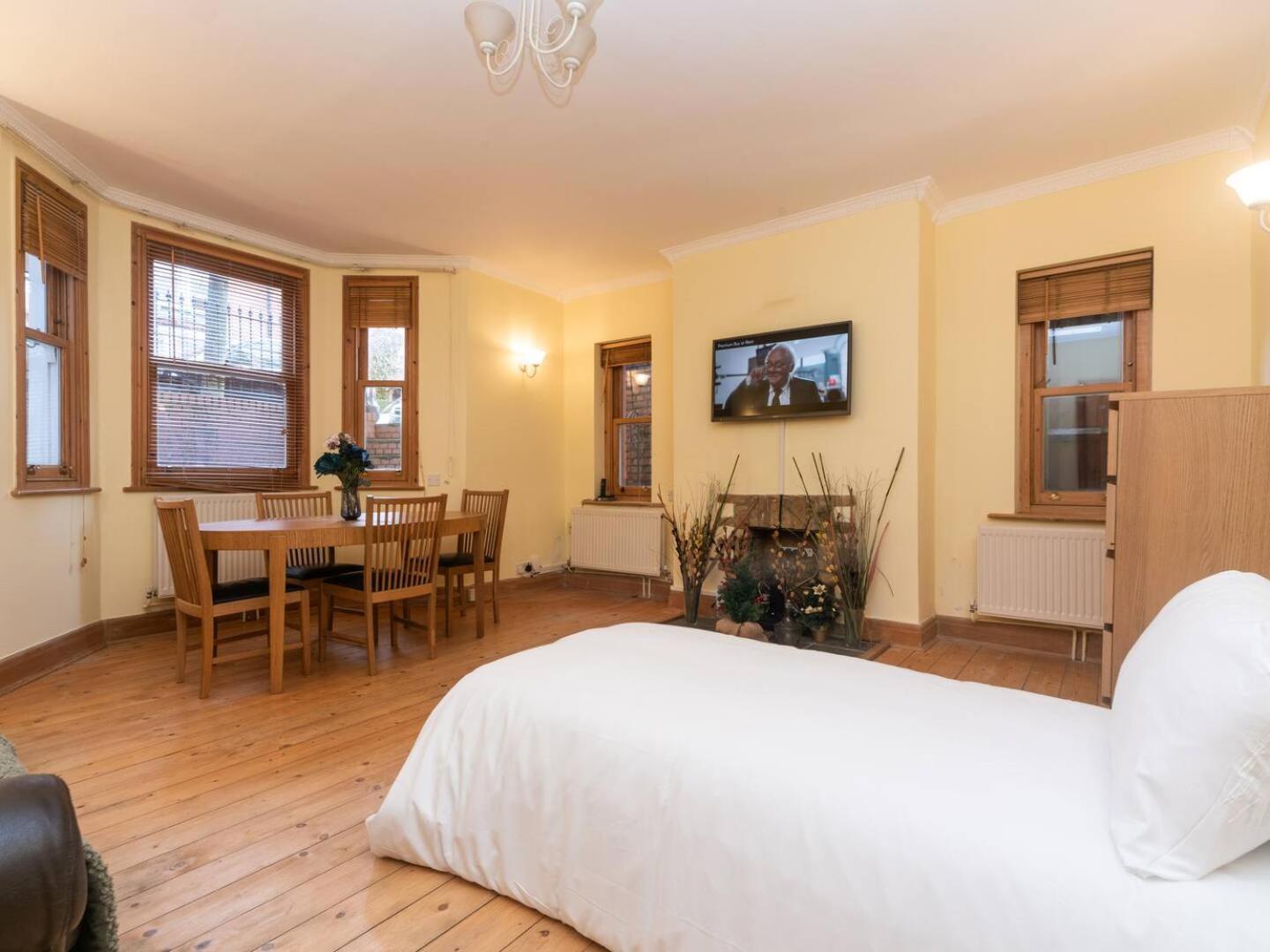 Garden Flat With A Heath Views & Skyline Apartamento Londres